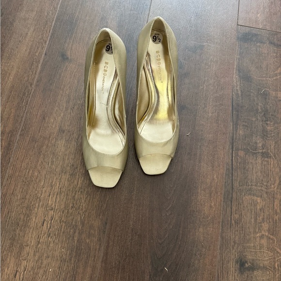 BCBGMaxAzria Women's Elegant Gold Heels - Picture 1 of 3